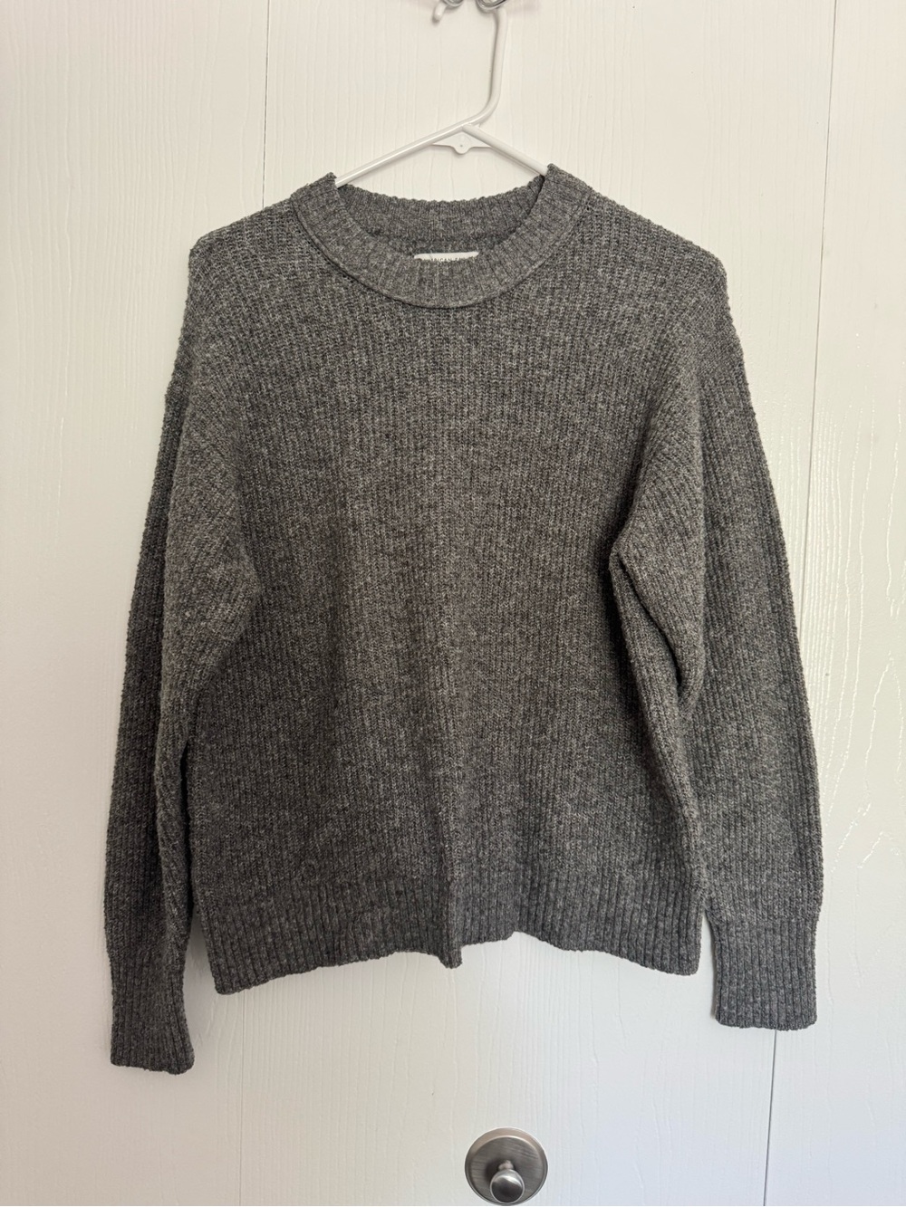 AE Classic Crewneck Sweater in Gray